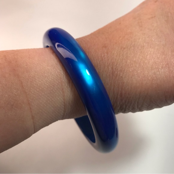 Vintage Acrylic Blue Iridescent Bangle Bracelet - Picture 3 of 7